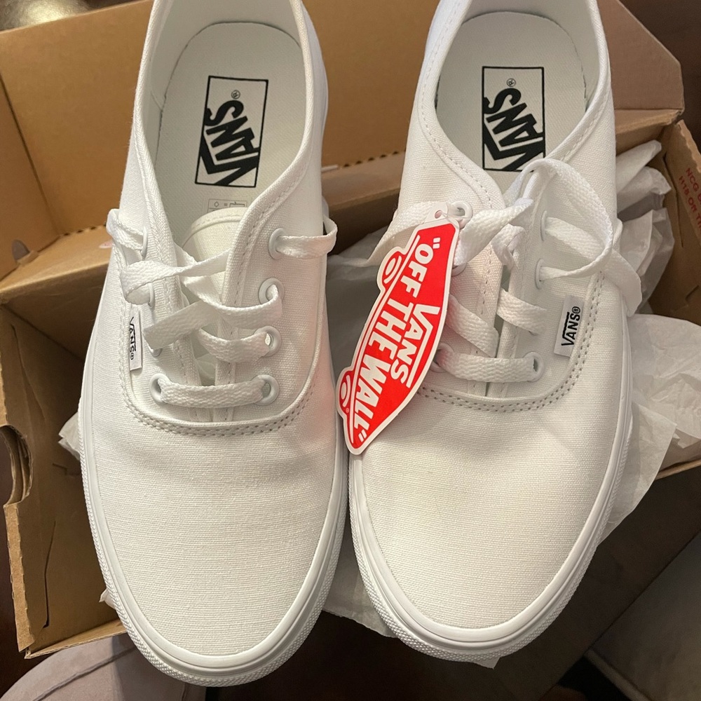 New with Tags White Vans Lace-Ups Women size 7.5